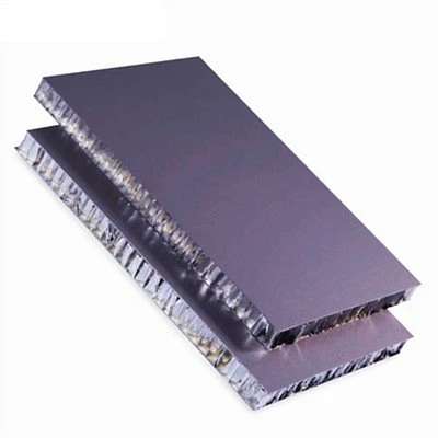 Aluminiowy panel kompozytowy o strukturze plastra miodu
