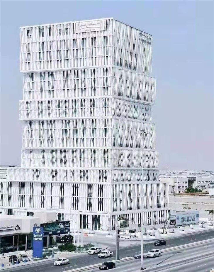 Luksusowe centrum handlowe 5-gwiazdkowy hotel Dekoracja Aluminiowa płyta sufitowa Twist Panel ścienny