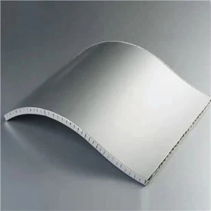 Aluminiowy zakrzywiony panel o strukturze plastra miodu